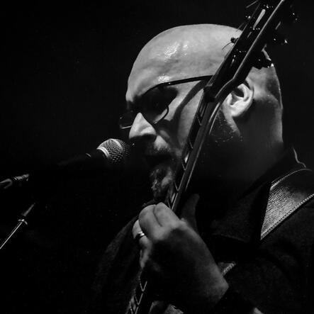 Guy Delanoye - vocals/guitar